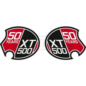 Seitendeckelaufkleber '50 Years XT500', Form passend für alle Seitendeckel ab Baujahr 1980 (Schloss links, rechts angeschrägt), 1 Paar